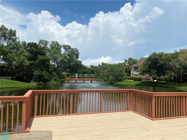 Building Photo - 9999 Summerbreeze Dr