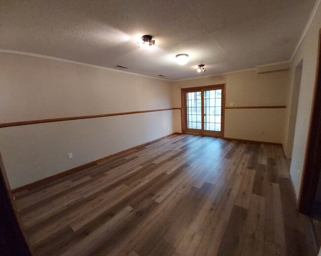 Building Photo - Nice 4 Bedroom 2 Bathroom house in Hudson