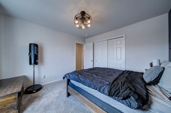 Building Photo - 8262 Buffalo Horn Dr