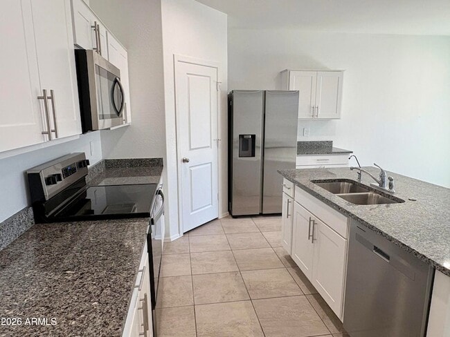 Building Photo - 1575 E Lardner Dr