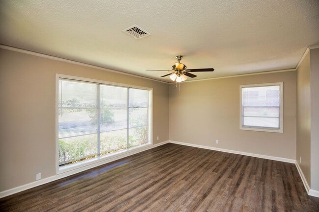 Building Photo - ** 3 bed 2 bath located in Dalraida **Call...