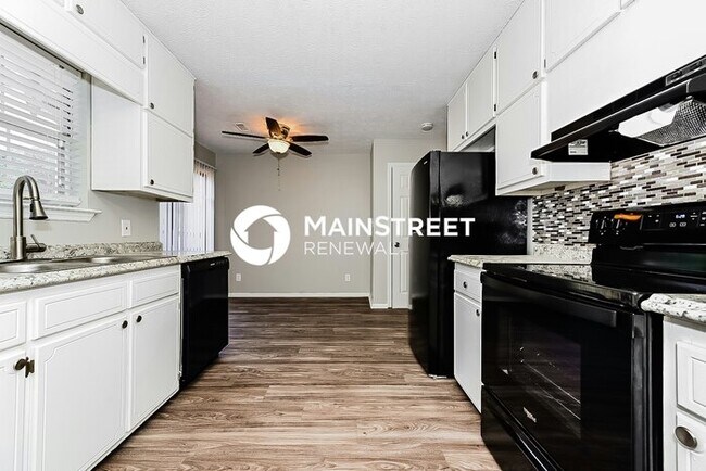 Building Photo - 3 Bedroom Pet-Friendly Home in Riverdale, GA with Main Street Renewal
