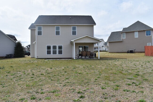 Building Photo - 3 bed 2.5 Bath Minutes from Lillington