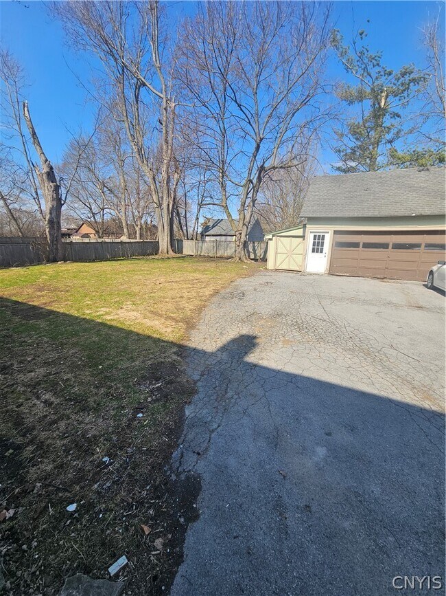 Building Photo - 204 S Broad St