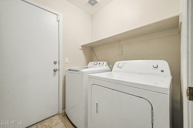 Building Photo - 8151 W Tonto Ln