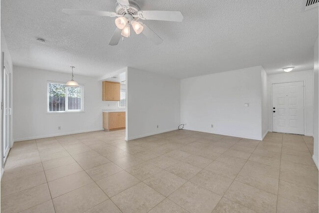 Building Photo - 15 Sunborg Ct