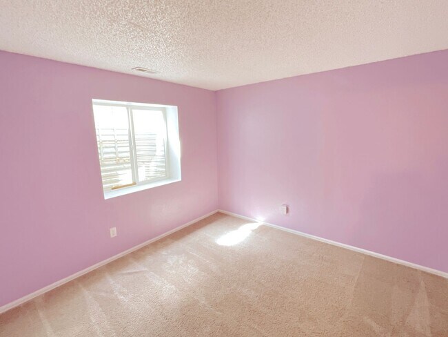 Building Photo - 4 Bedroom Townhome Available Near S Academy Blvd & E Fountain Blvd!