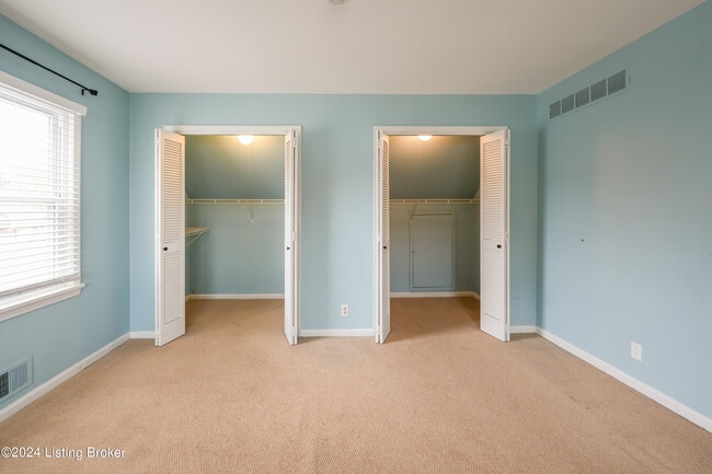 Building Photo - 9903 Welshpool Ct