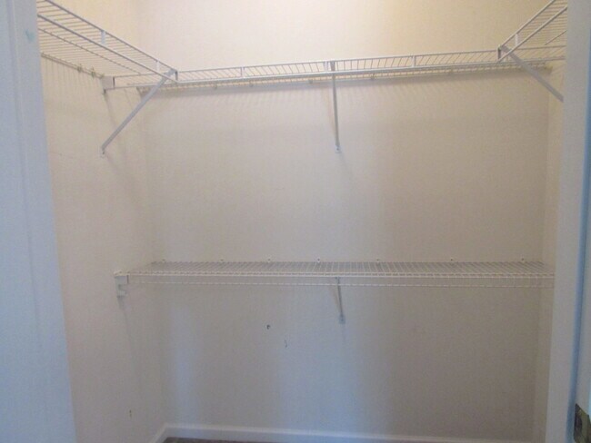 Building Photo - 1202 N Red Oak Cir