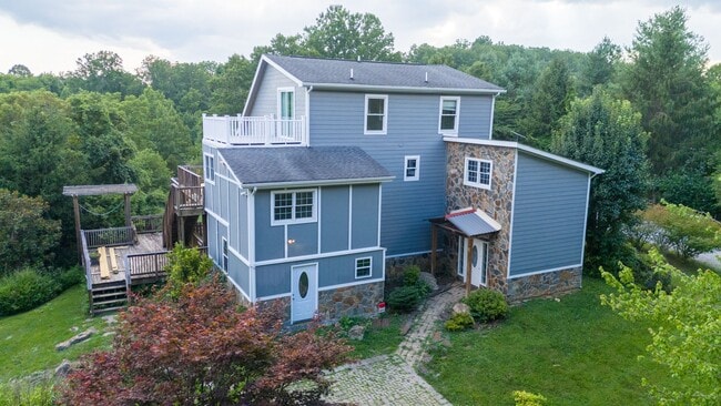Building Photo - 440 Aurora Ln