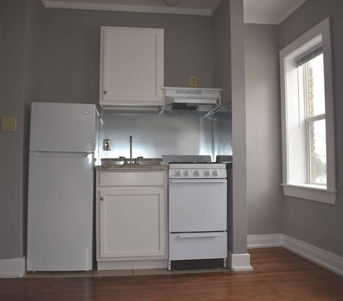 Building Photo - 1611 S Main St