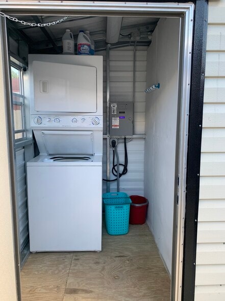Laundry - 7550 S Waterway Dr