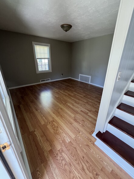 Living Room - 78 Walnut Rd