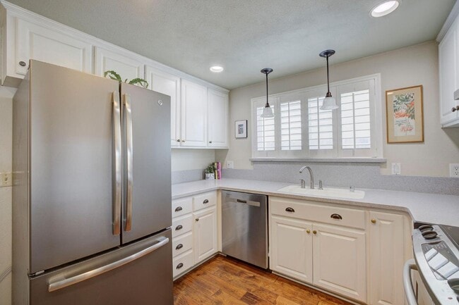 Building Photo - THREE BEDROOM TWO BATH HOME NEAR MANLOVE PARK SEE VIDEO