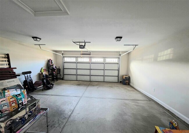 Building Photo - 656 Riverdale Dr.