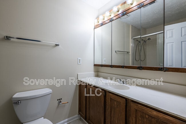 Building Photo - 4028 Elm St