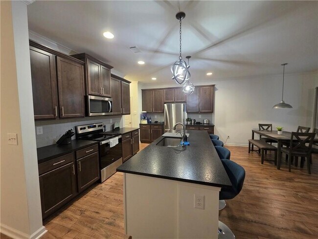 Building Photo - 5531 Garens Way