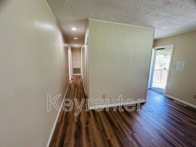 Building Photo - 12516 Yarnell Rd