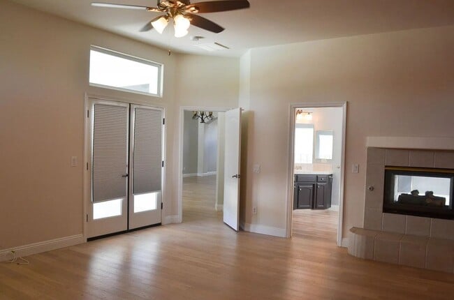 Building Photo - Spacious Riverlakes Golf Course Home with Pool, Spa & 3-Car Garage