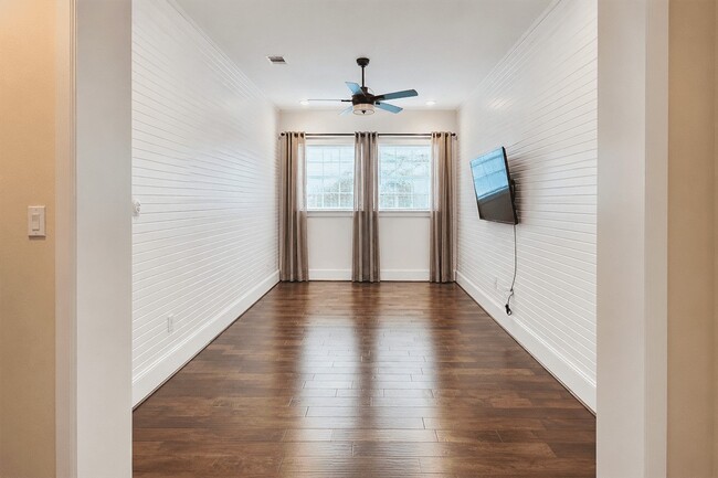 Building Photo - 2418 Sandhill Crest Ln