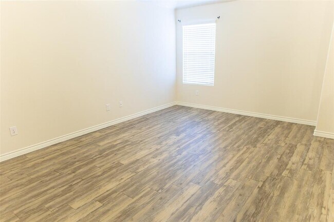 Building Photo - 4013 Bonita Springs Dr