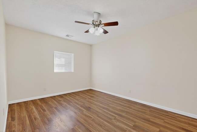 Building Photo - 1237 Pitt St NE