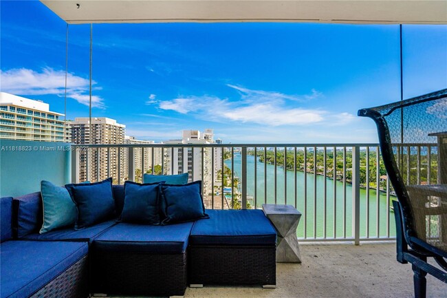 Primary Photo - 5838 Collins Ave