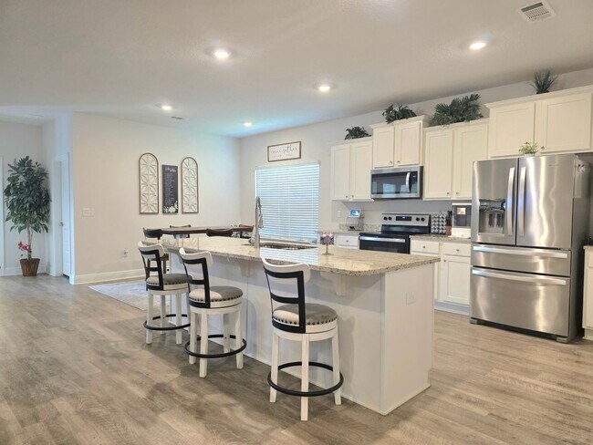 Building Photo - 8055 Silver Maple Dr