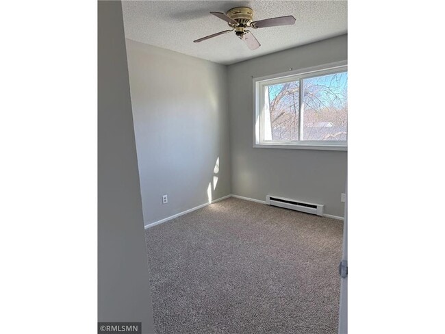 Building Photo - 880 E 6th St