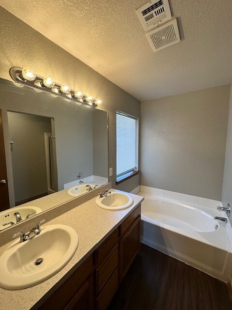 Building Photo - 10305 Plymouth Ct