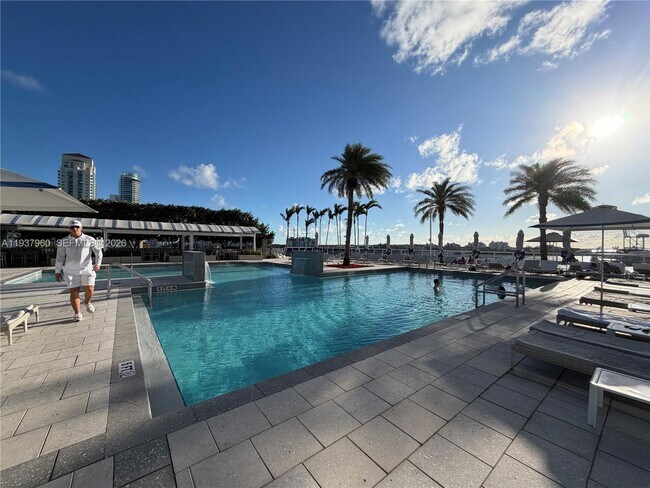 Building Photo - 400 Alton Rd