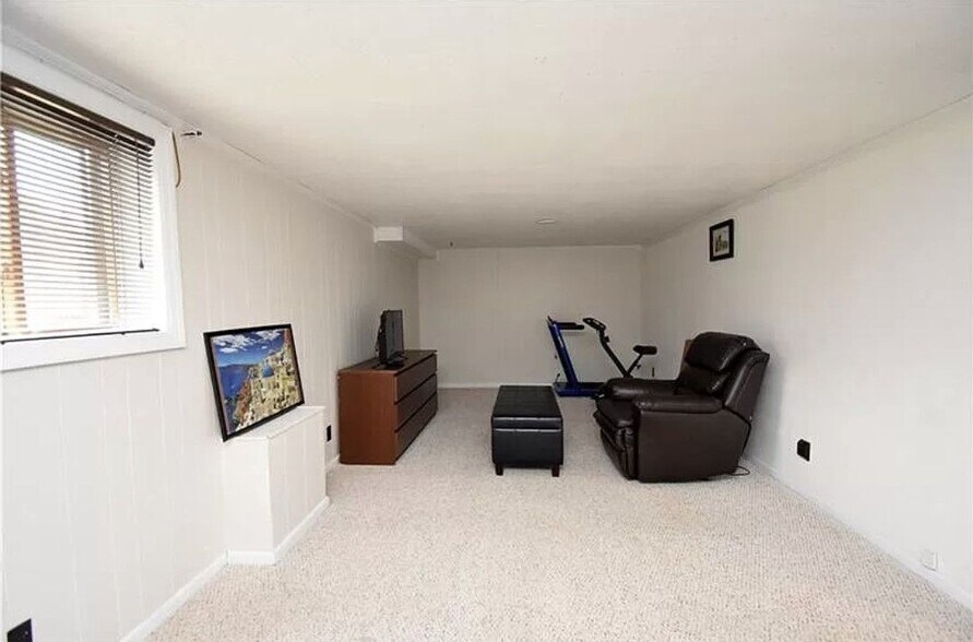 Building Photo - 216 Mira Ave