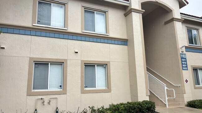 Building Photo - 1103 Golden Lakes Blvd