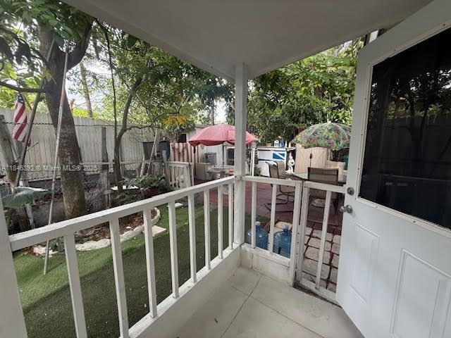 Building Photo - 680 NE 160th Terrace