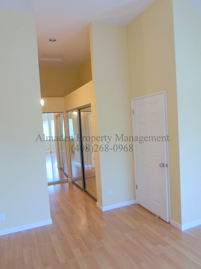Building Photo - Great Location! Two Story Townhome in Berr...