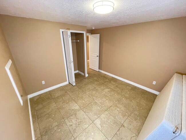 Building Photo - 2936 Sefton Dr