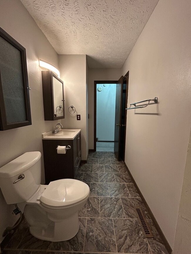 Building Photo - Spacious 3-Bedroom, 1-Bath Home with Garage & Basement in La Vista