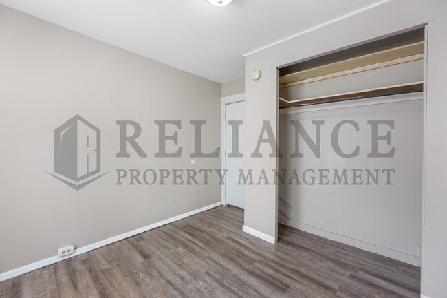 Building Photo - 428 S Osage St