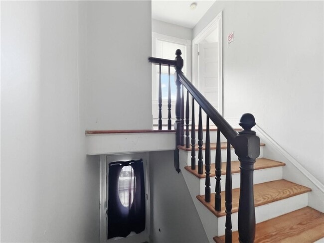 Building Photo - 362 Weeden St