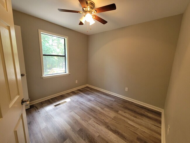 Building Photo - Sweet Gum