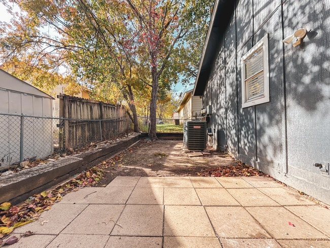 Building Photo - 1815 Gracy Farms Ln