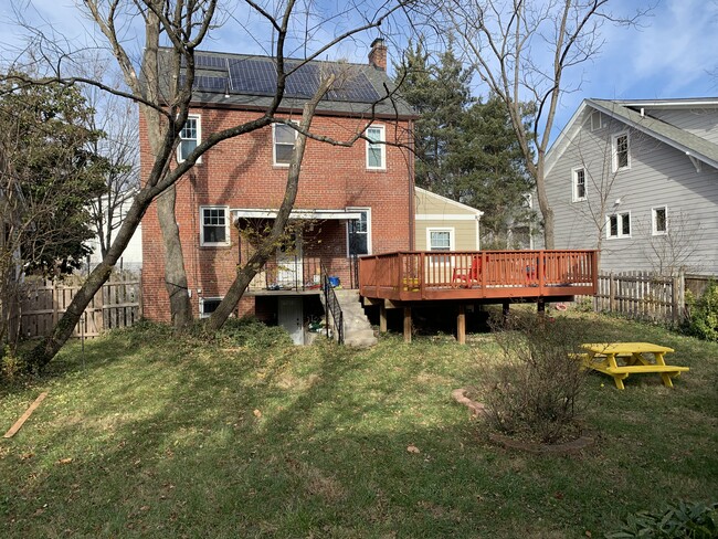 Building Photo - 524 Whittier St NW