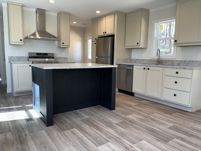 Kitchen - 1621 Marvin Shafer Way