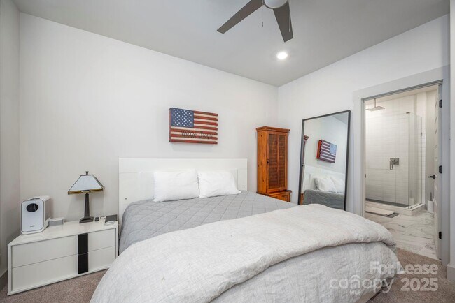 Building Photo - 1033 Wesley Terrace Ave