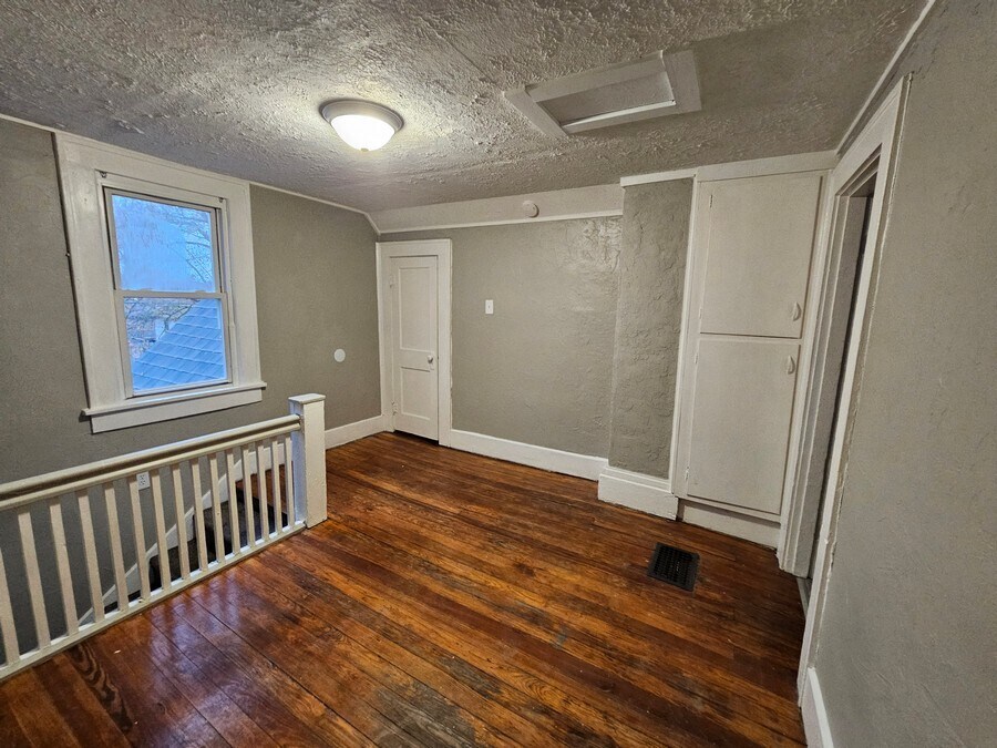 Building Photo - 813 E 29th St