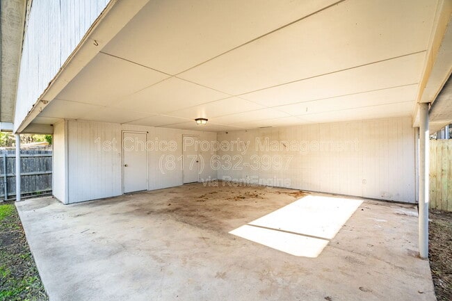 Building Photo - 4304 SW Loop 820