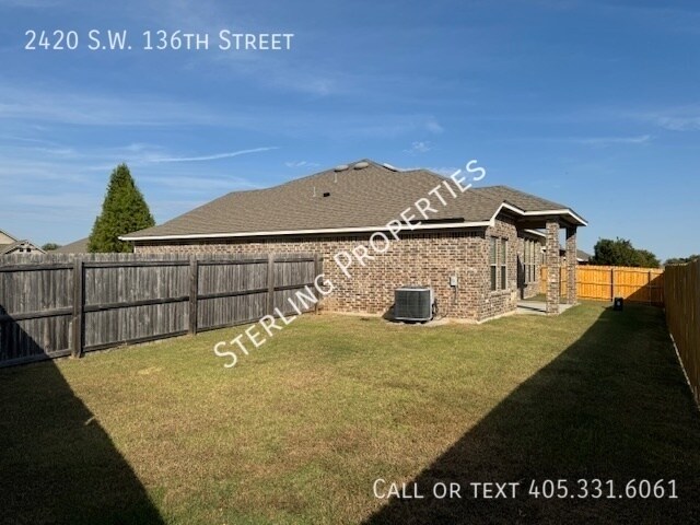 Building Photo - 2420 SW 136th St