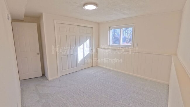 Building Photo - 1028 Skyline Dr