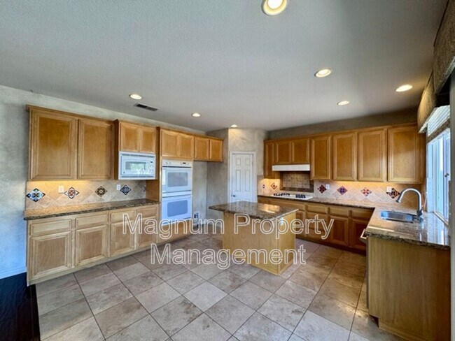 Building Photo - 45632 Corte Royal