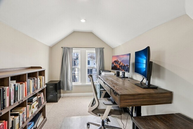 Building Photo - 39 Forest St